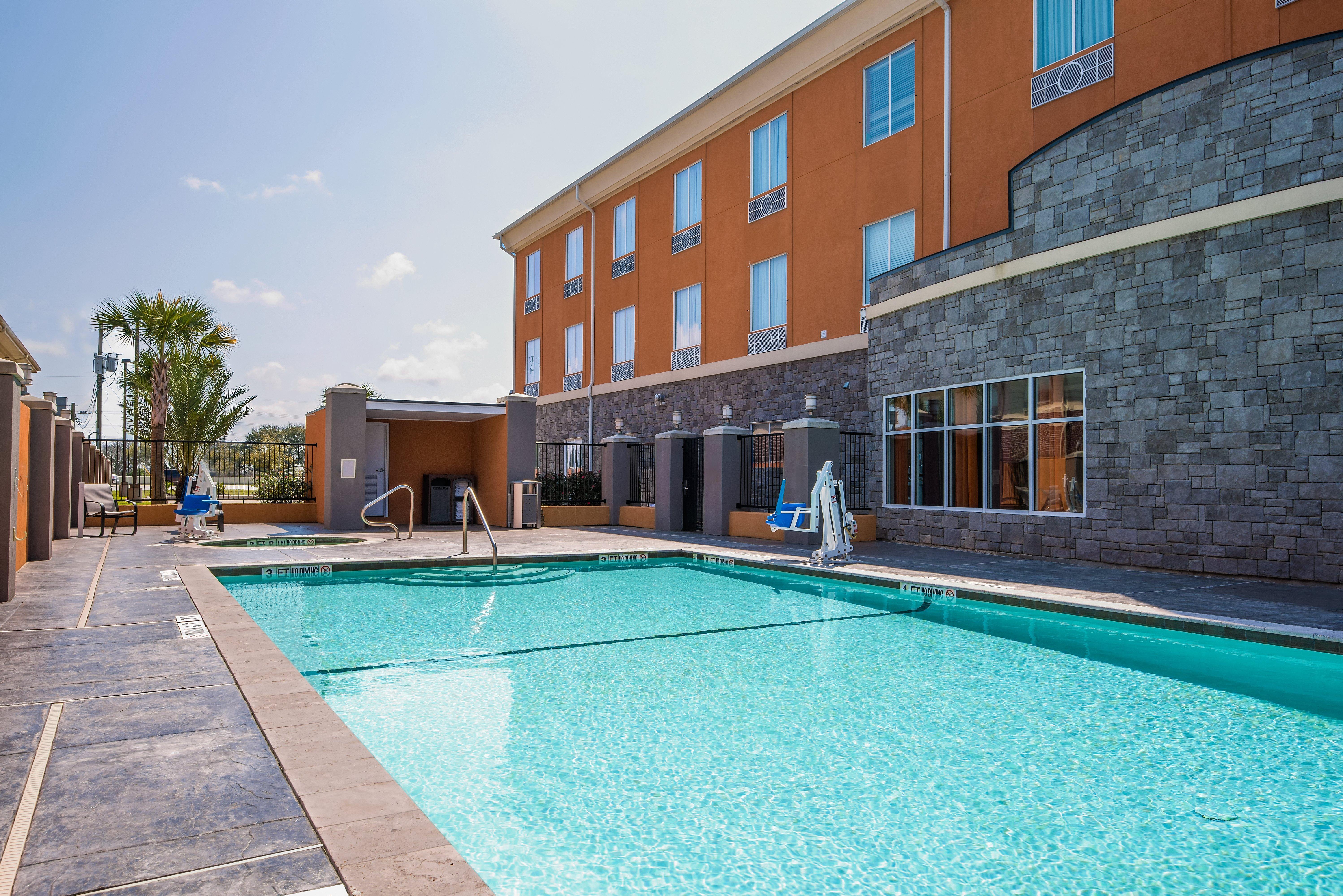Holiday Inn Express Hotel & Suites Clute-Lake Jackson By Ihg Exterior foto