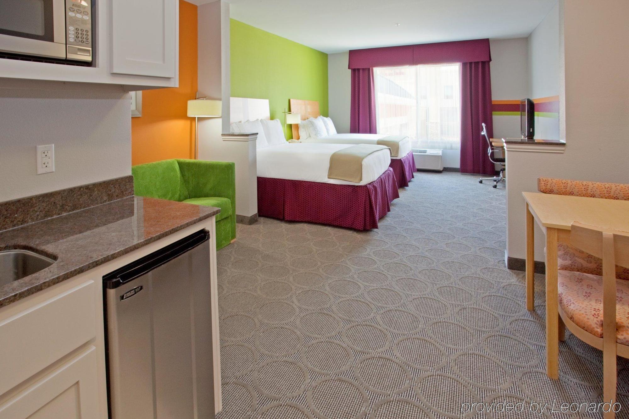 Holiday Inn Express Hotel & Suites Clute-Lake Jackson By Ihg Zimmer foto